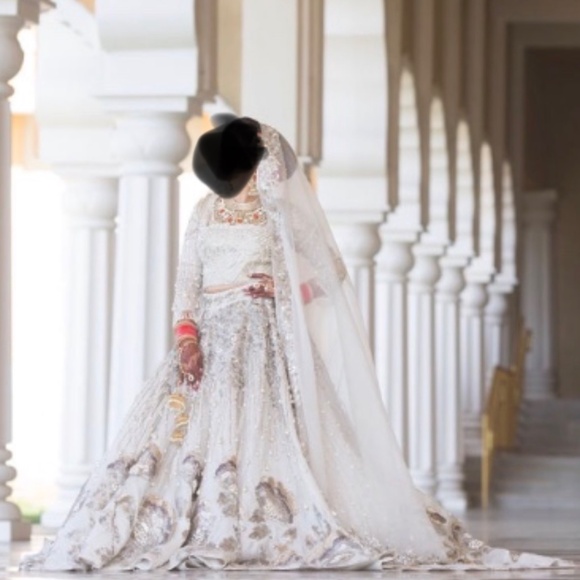 Manish Malhotra Bridal Lengha - Picture 5 of 7